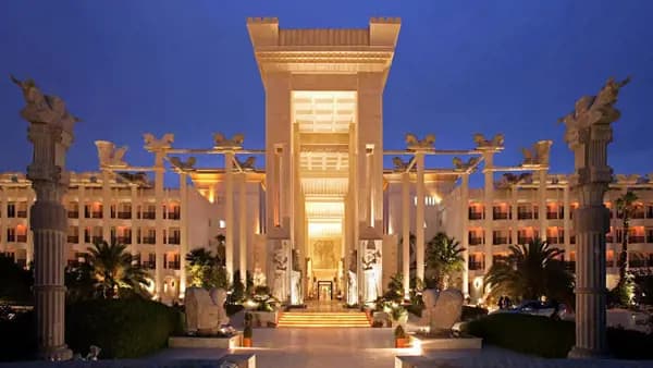 Exterior view of Dariush Hotel Kish