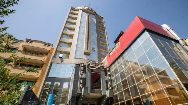 نمای اصلی هتل آسمان اصفهان