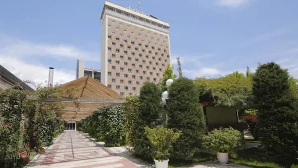 نمای بیرونی هتل هما تهران