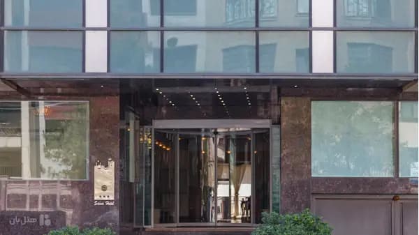 نمای بیرونی هتل ساینا تهران
