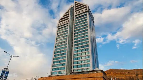 نمای بیرونی هتل چمران شیراز