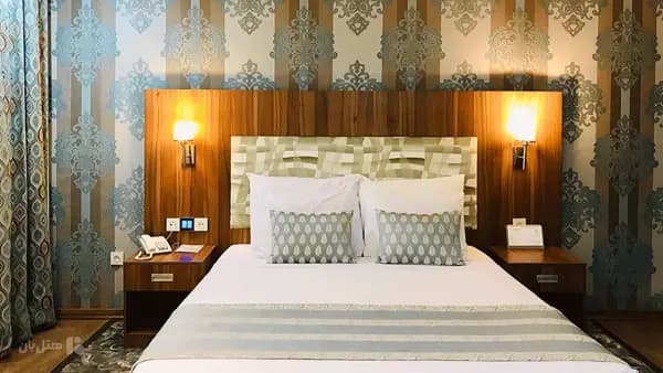 اتاق دوتخته دابل ۳ در هتل پارسیان شیراز