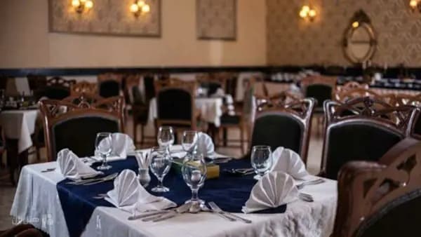 رستوران 3 هتل آریوبرزن شیراز