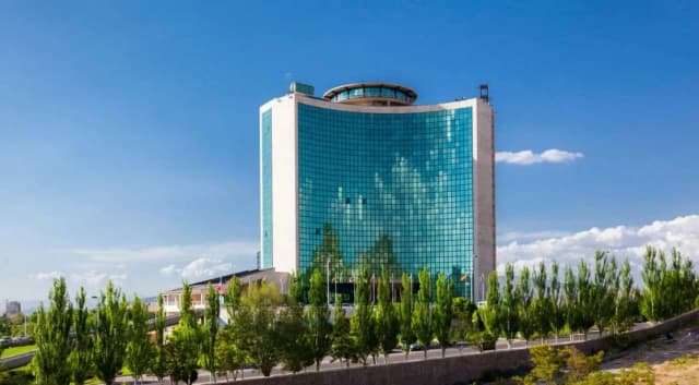 نمای اصلی هتل پارس ائل‌گلی تبریز