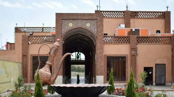 فضای باز هتل خورشید اردهال کاشان