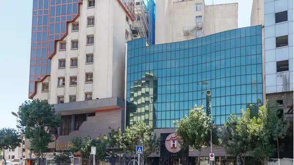 نمای بیرونی هتل ایران مشهد