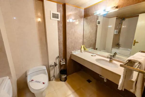 Bathroom in Parsian Enqelab Hotel Tehran rooms Bathroom in Parsian Enqelab Hotel Tehran rooms