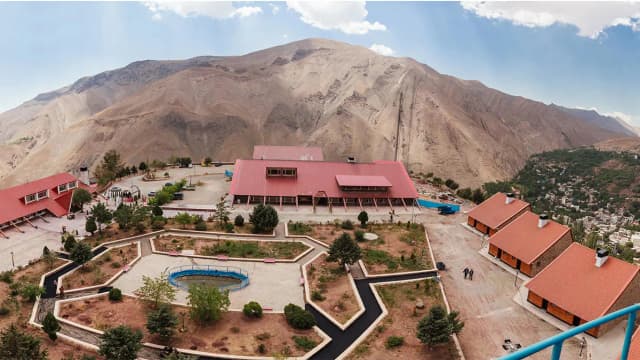 نمای بیرونی هتل جهانگردی میگون تهران