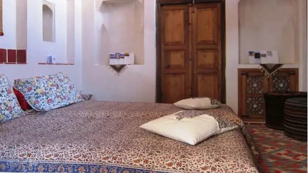 تصویر اتاق زیبا و سنتی خانه ایرانی کاشان اتاق زیبا و سنتی خانه ایرانی کاشان