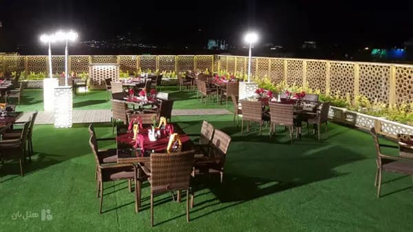 تصویر رستوران فضای باز هتل آوین اصفهان رستوران فضای باز در هتل آوین اصفهان